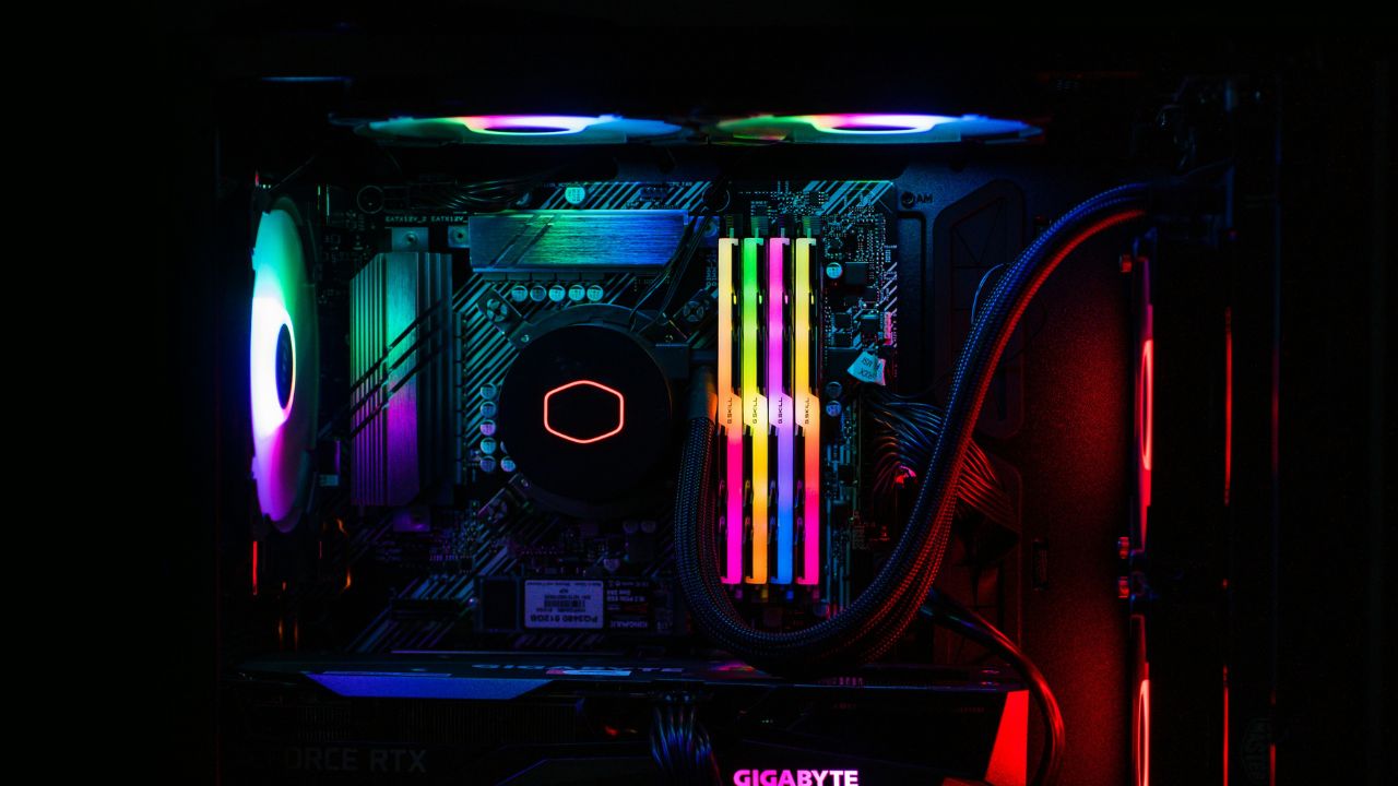 Differenze tra 2 stick e 4 stick di RAM in un PC desktop